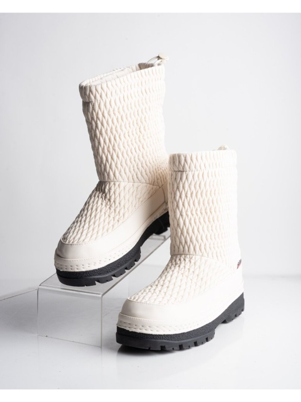 Oysho Womens Ski Boots Ivory white Ortholite Insulated Thermal US 8 EU 39 NWT